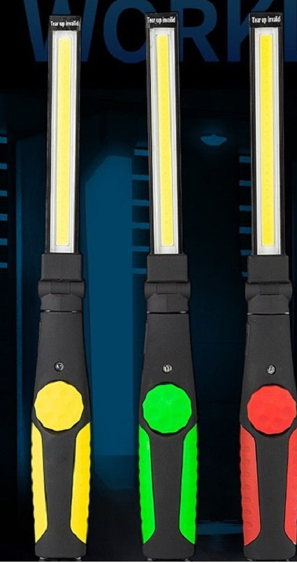 Lanterna em LED, recarregável via USB, opçãode rotação em 180 graus e com gancho para dependurar. Ideal para manutenção, reparo em automóveis, barraca de acampamentos, etc.